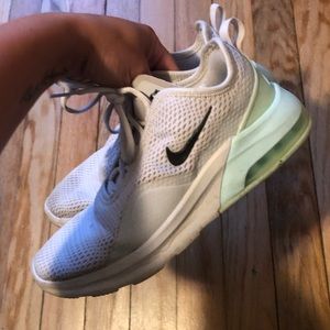 Women’s Nike Air Max Motion 2